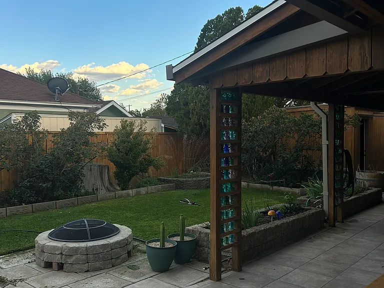 E Post St — Photo 17