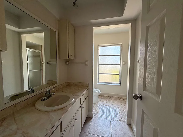 635 Harvey St — Photo 12