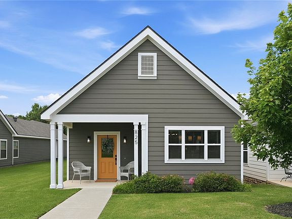 2nd image of 825 NE Heights Ln