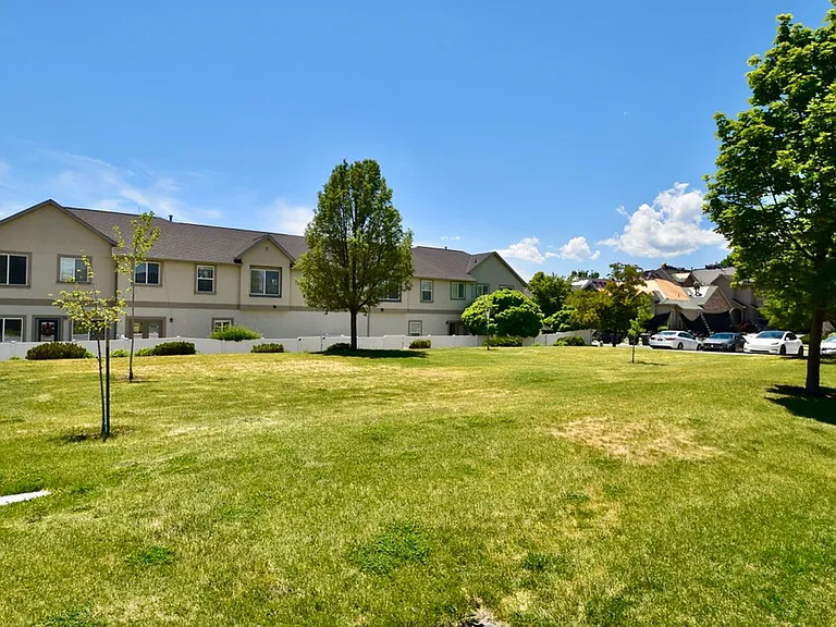 1555 Wynview Ln — Photo 36