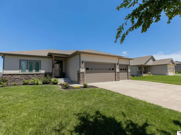 6260 Bridle Ln, Lincoln, NE 68516