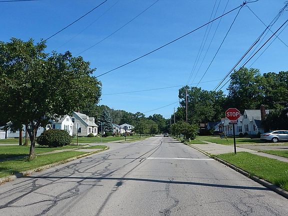 5th image of 115 Linden St