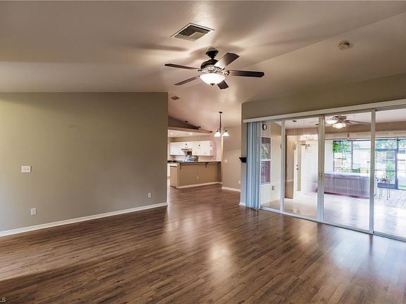 3rd image of 321 SW 25th Pl