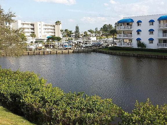 3rd image of 6120 S River Run Dr