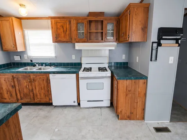 2500 Farm Bureau Rd #39, Manhattan, KS 66502