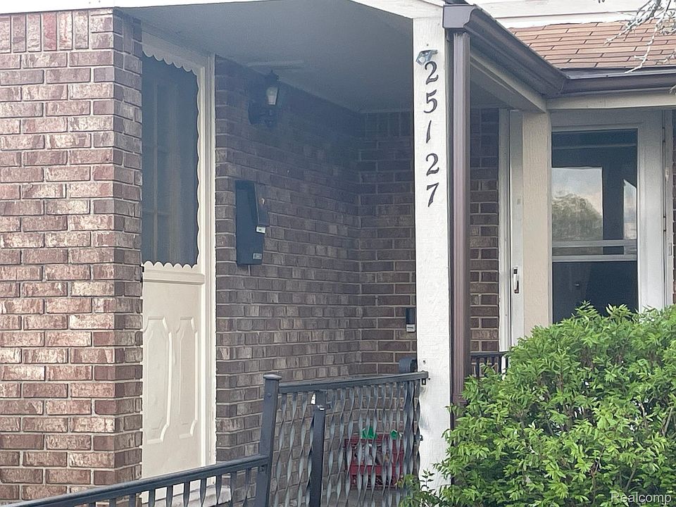 1st image of 25127 Franklin Ter