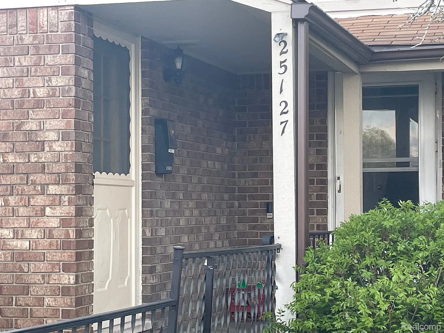 25127 Franklin Ter photo 1