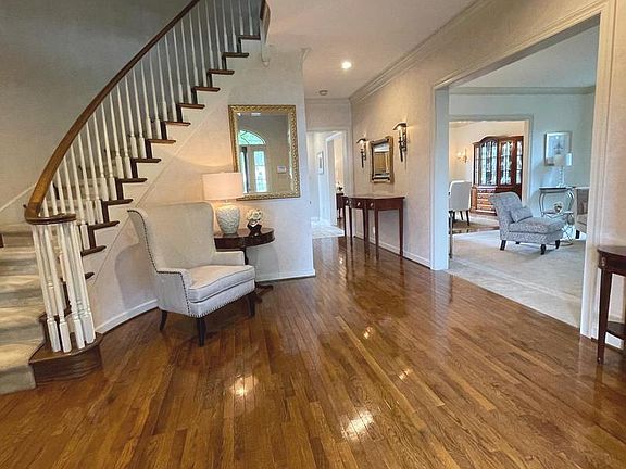 5th image of 45 Eastgate Dr
