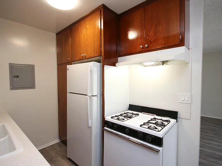 567 N Holliston Ave #1 — Photo 11