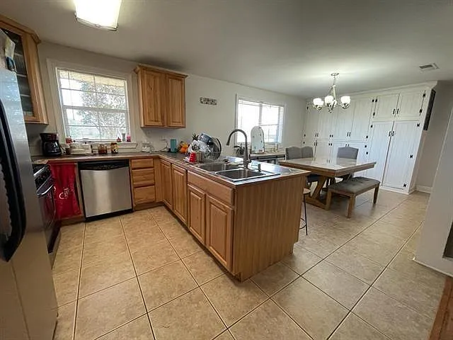 2308 Margaret Ln — Photo 3