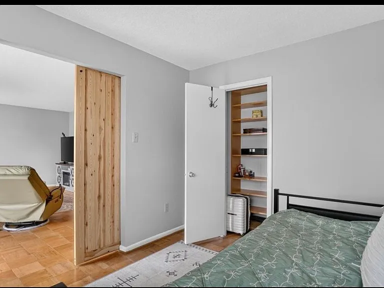 1121 University Blvd W — Photo 5