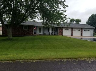 28131 Buena Vista Dr, Rock Falls, IL 61071