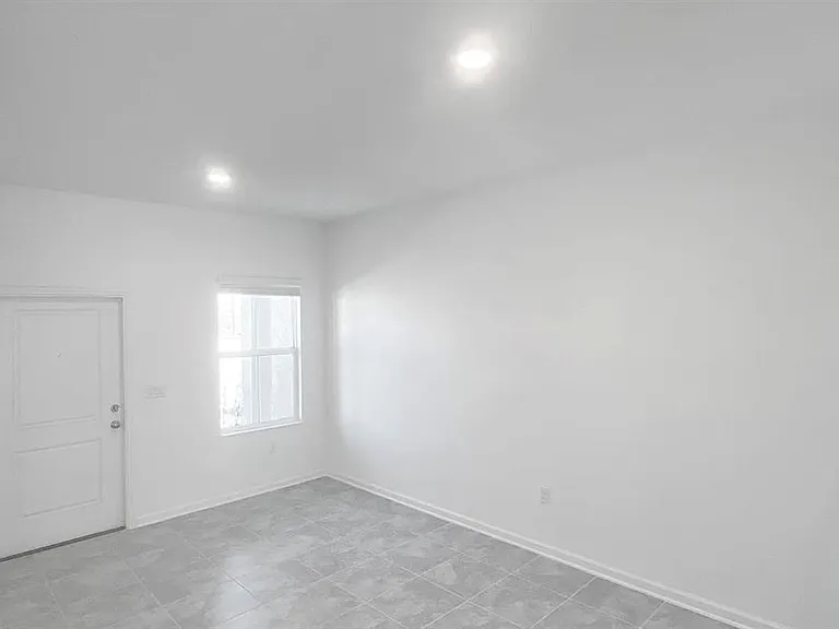 2562 Skyline Loop — Photo 2