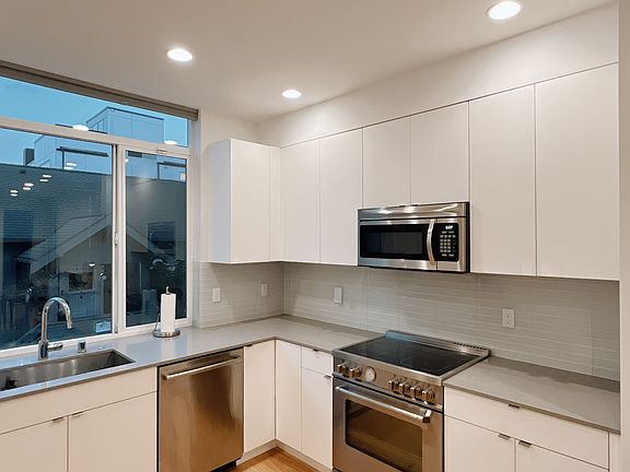 5th image of 2607 C Sw Adams St