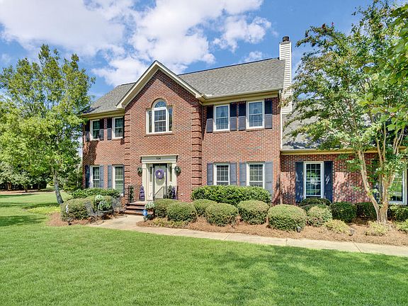 3rd image of 104 Erin Way