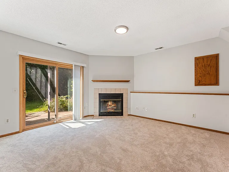 15465 Sussex Dr — Photo 17