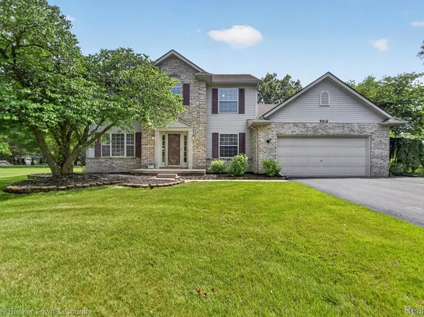 9016 Hyacinth Way, Brighton, MI 48116