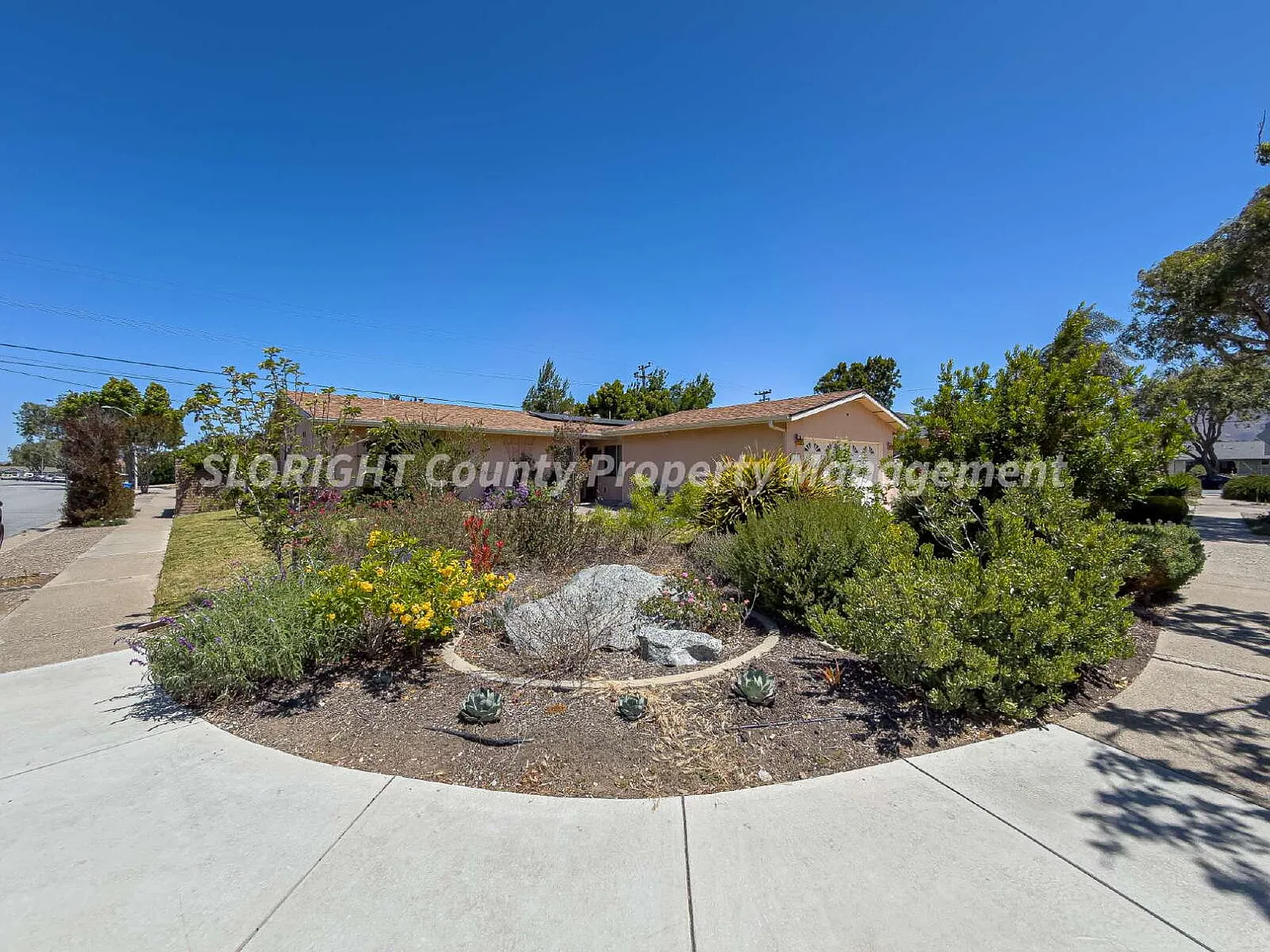 4 bed, 2.0 bath, 1606 sqft, $4,600 — Photo 3
