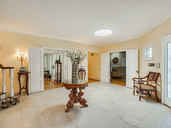 4th image of 274 River Road