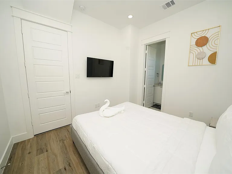 4607 Edmund St — Photo 14