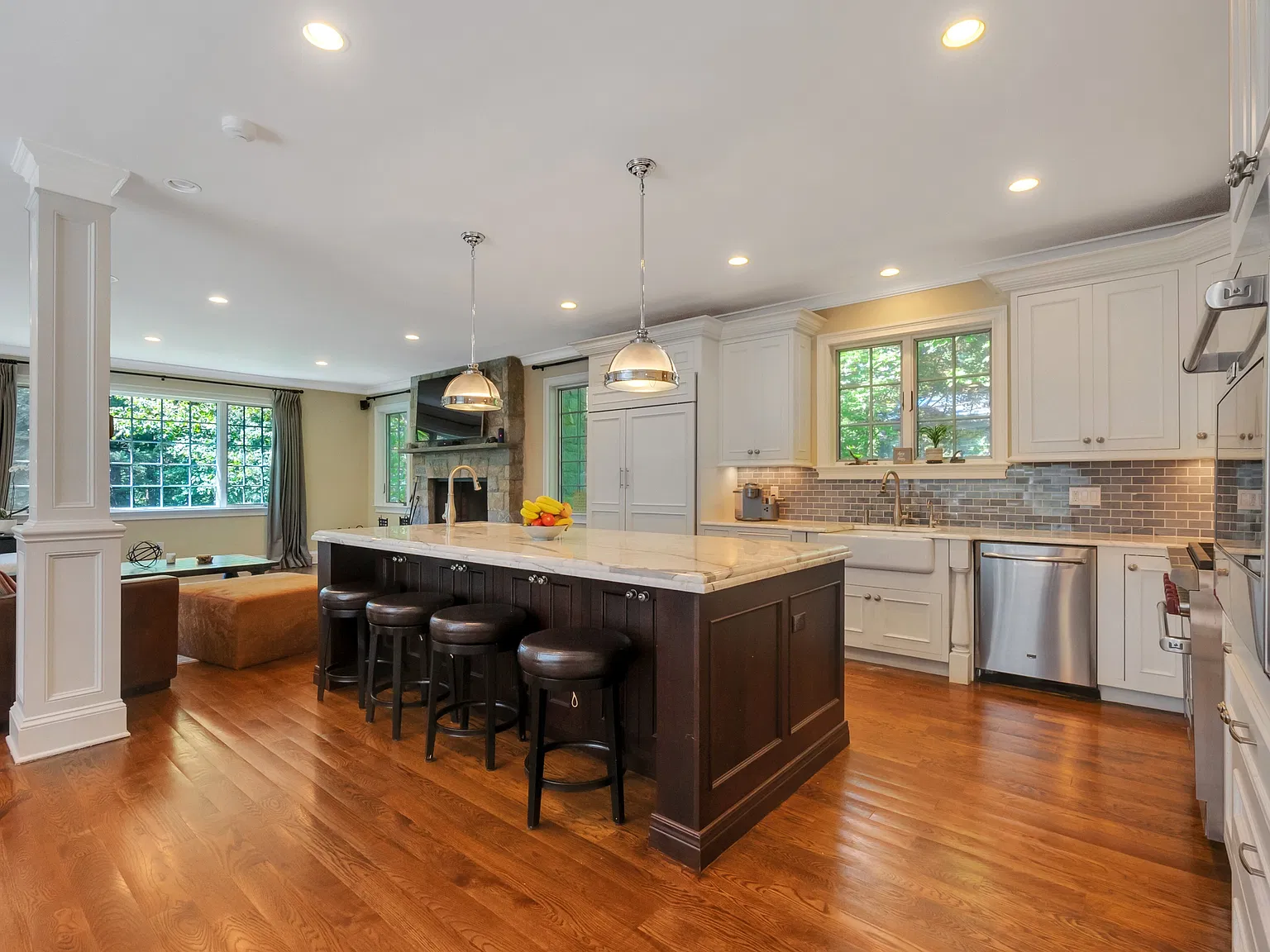 3 bed, 2.5 bath, 4000 sqft, $11,500 — Photo 4