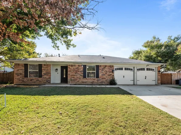 7025 Constitution Dr, Watauga, TX 76148