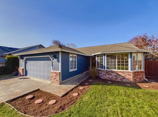 1088 Kinglet Ln, McKinleyville, CA 95519