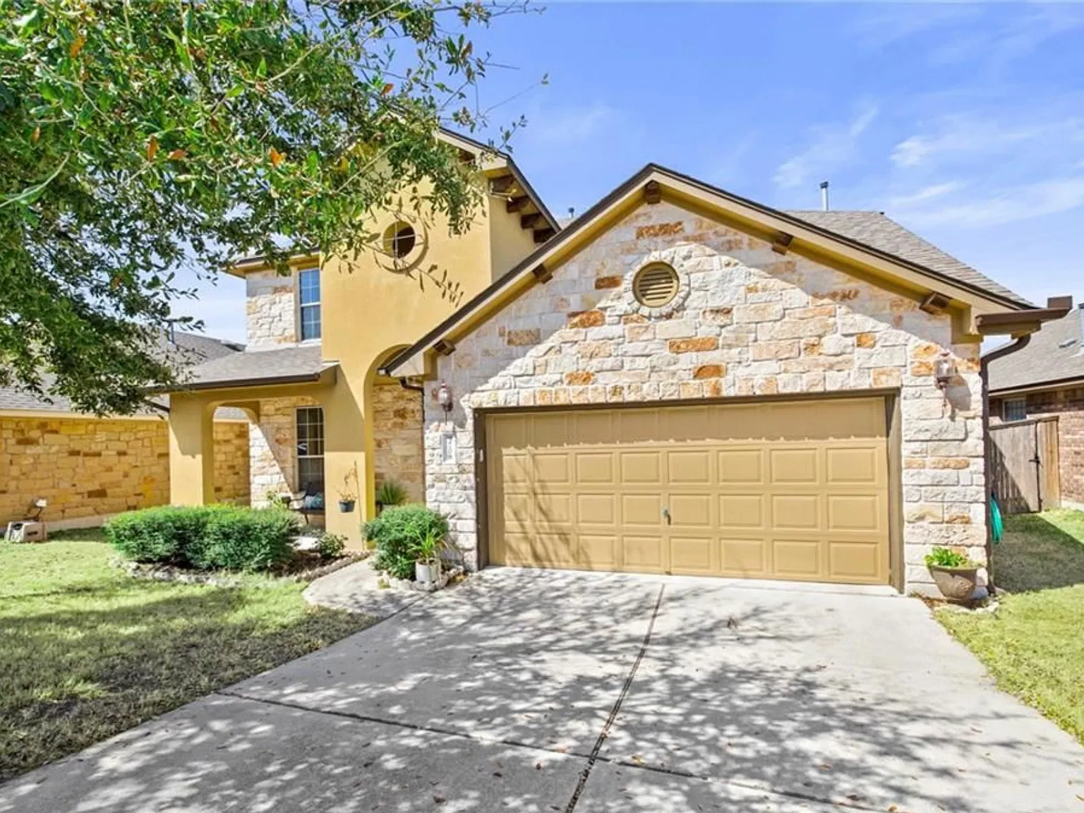 5 bed, 2885 sqft, $3,000 — Photo 1