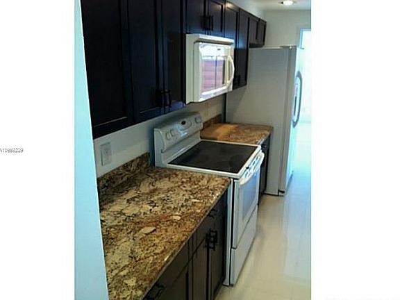 5th image of 2999 Lakewood Ln #333