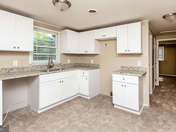 4th image of 3896 Maggie Ct SE