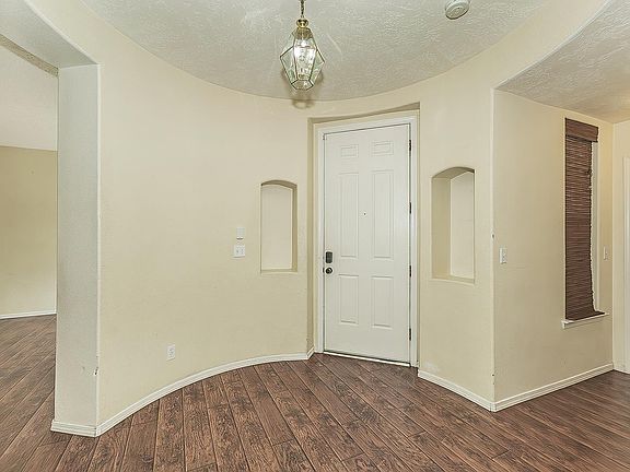 4th image of 1377 Fenmore Ave