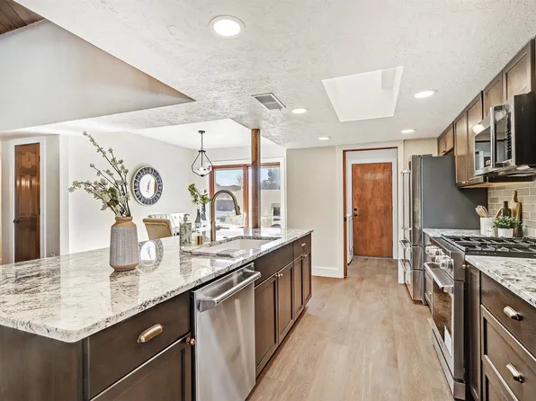 697 Calle Espejo, Santa Fe, NM 87505