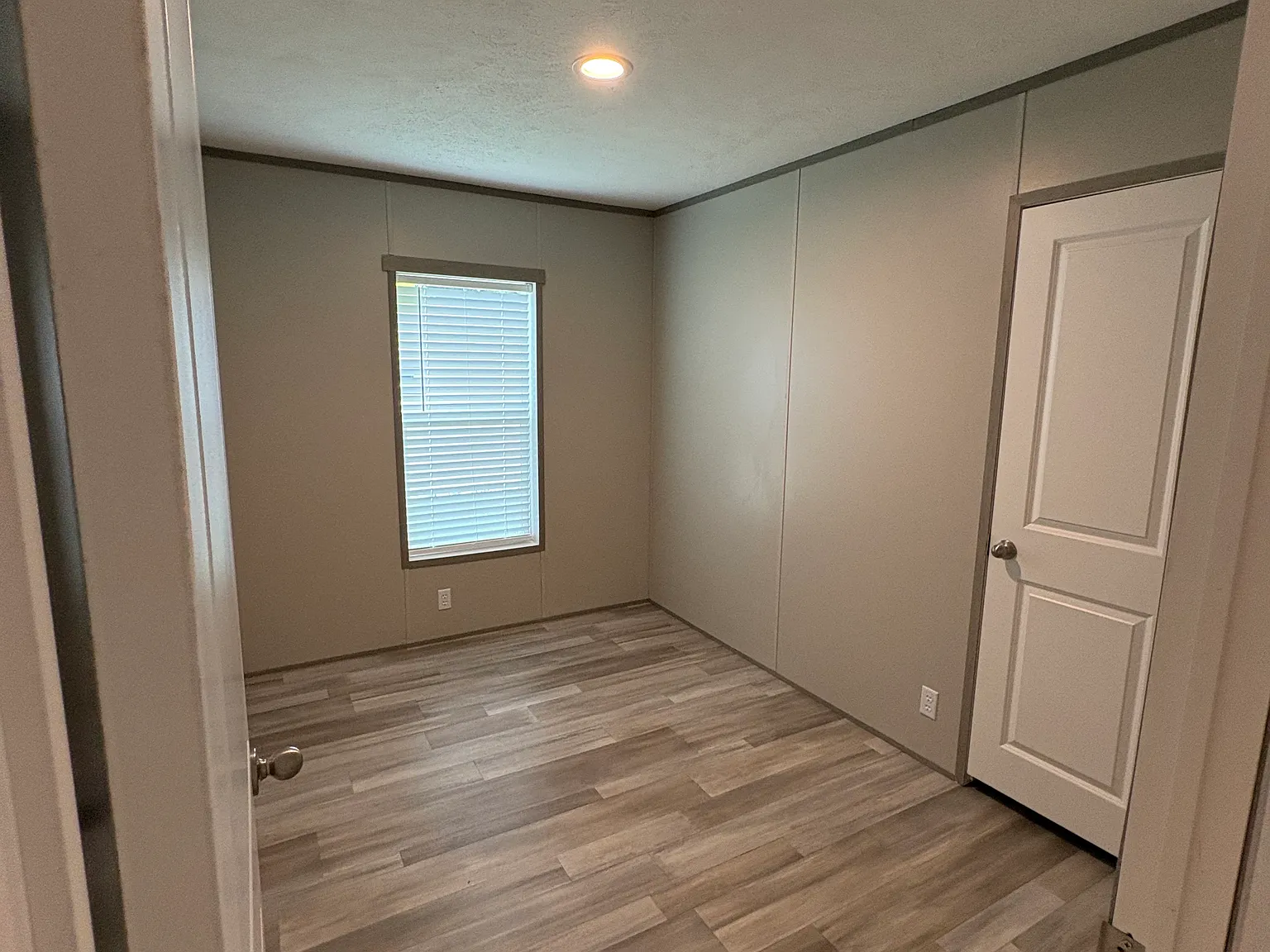 3 bed, 1080 sqft, $1,449 — Photo 2
