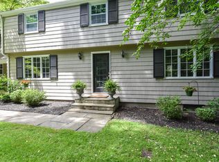 11 Highwood Dr, Avon, CT 06001