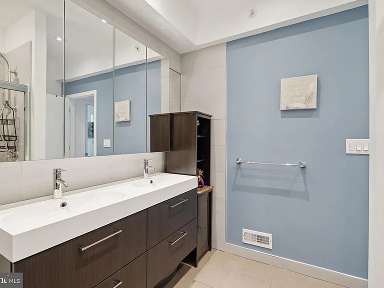 501 Vine St #2 — Photo 31