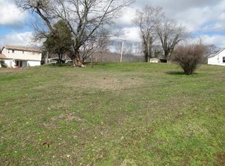 Maple St, Harriman, TN 37748