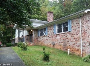 114 Dyson Pl, Mount Airy, NC 27030