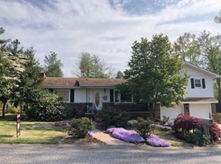 1 Parkhurst Pl, Fairfield, IL 62837