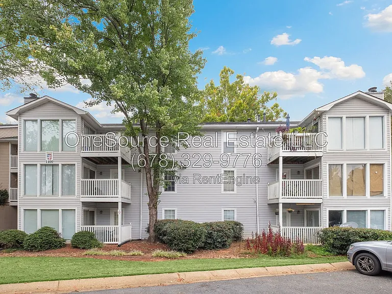 1410 Augusta Dr — Photo 2