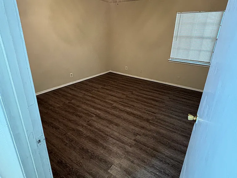 406 Rita Dr — Photo 8
