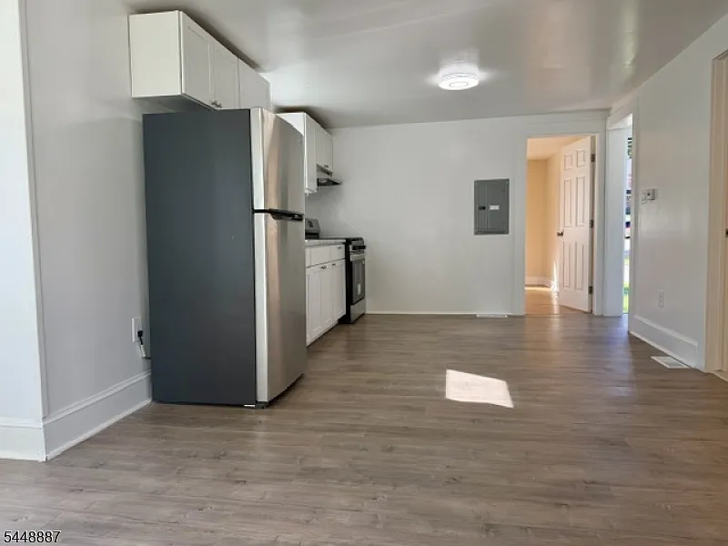 2 bed, 1.0 bath, $1,750 — Photo 2