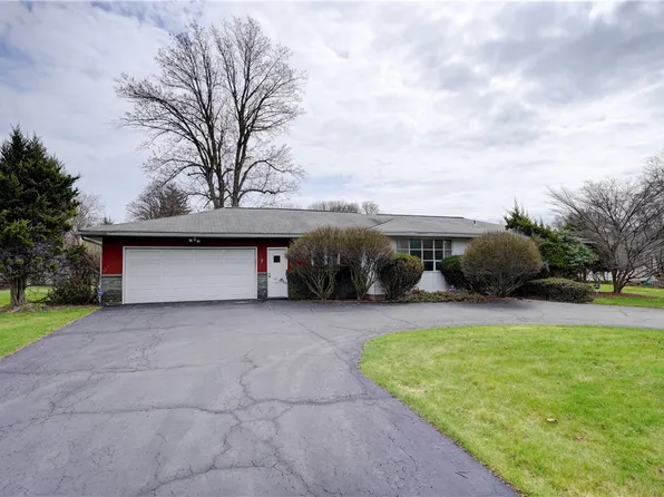 2 Roby Dr, Rochester, NY 14618