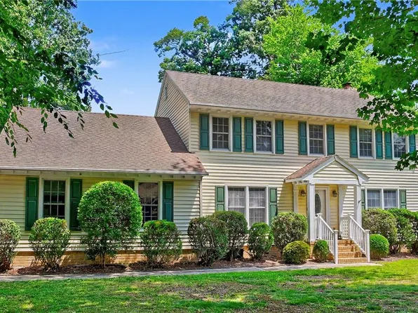 925 Oxford Dr, Virginia Beach, VA 23452