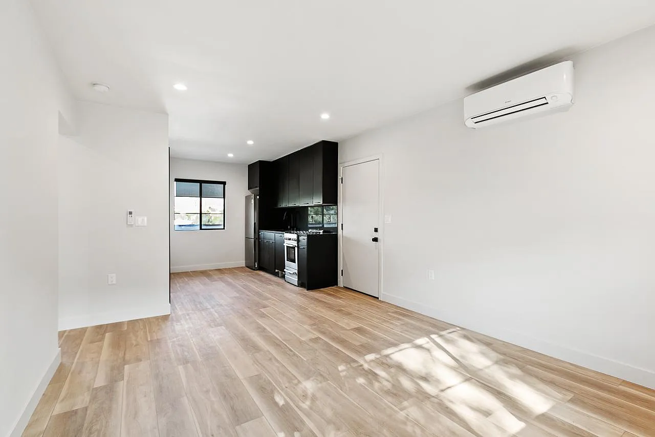 2 bed, 700 sqft, $2,495 — Photo 3