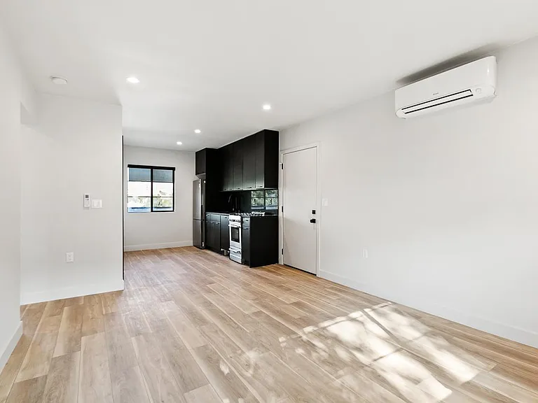 215 Lucas Ave #3 — Photo 3