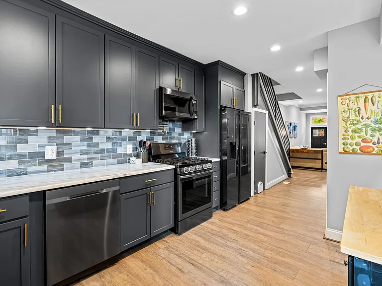 108 S Washington St — Photo 10