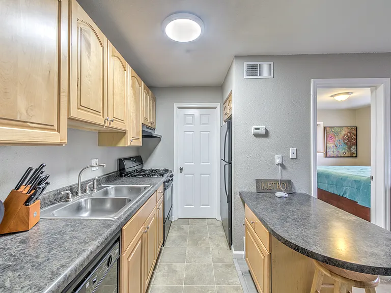 3850 Park Ave — Photo 49