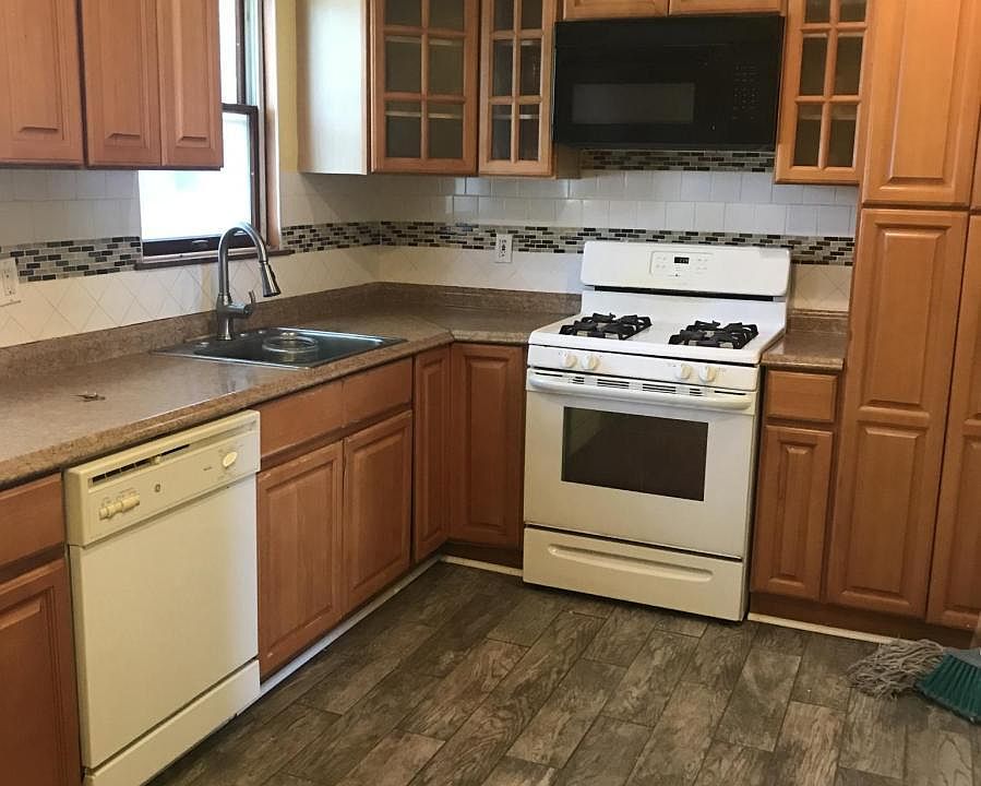 1st image of 23 Valdale Ave