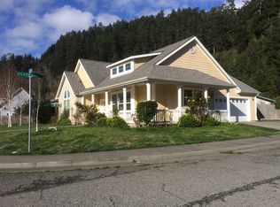 220 Salmon Ave, Klamath, CA 95548