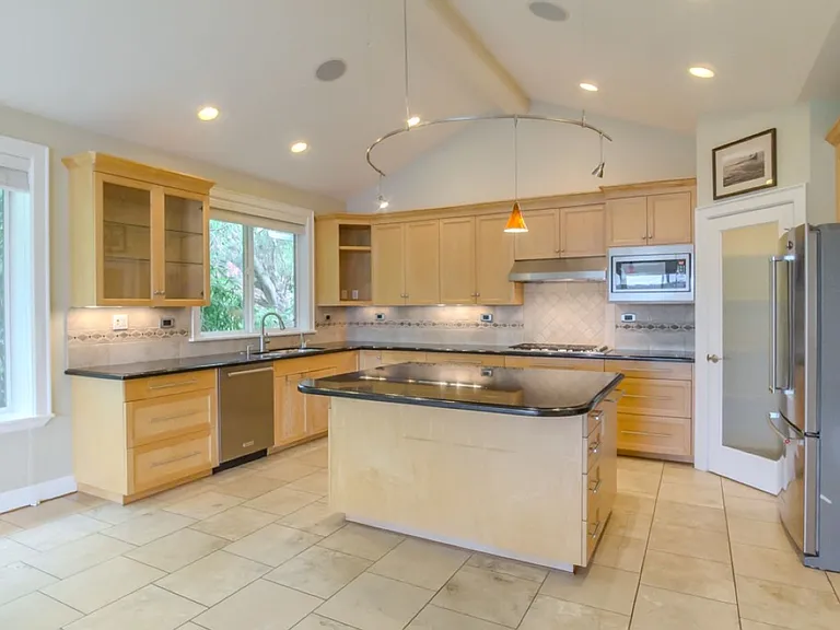 8568 Sand Point Way NE — Photo 17
